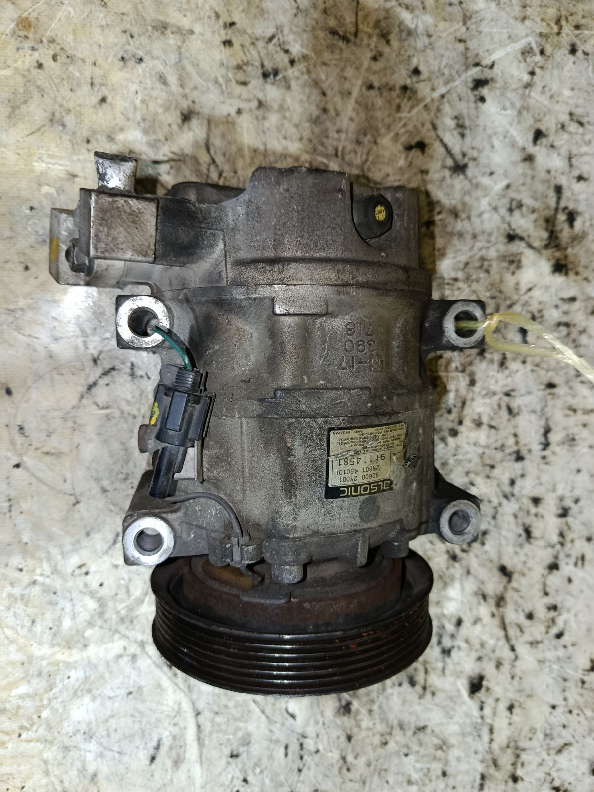 Компрессор кондиционера 92600-2Y001 на Nissan Cefiro A32 VQ20DE Фото 2