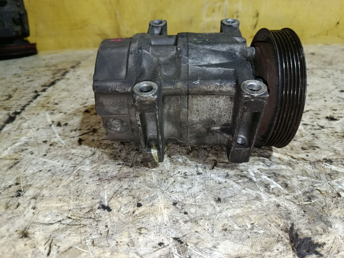Компрессор кондиционера 92600-2Y001 на Nissan Cefiro A32 VQ20DE Фото 4