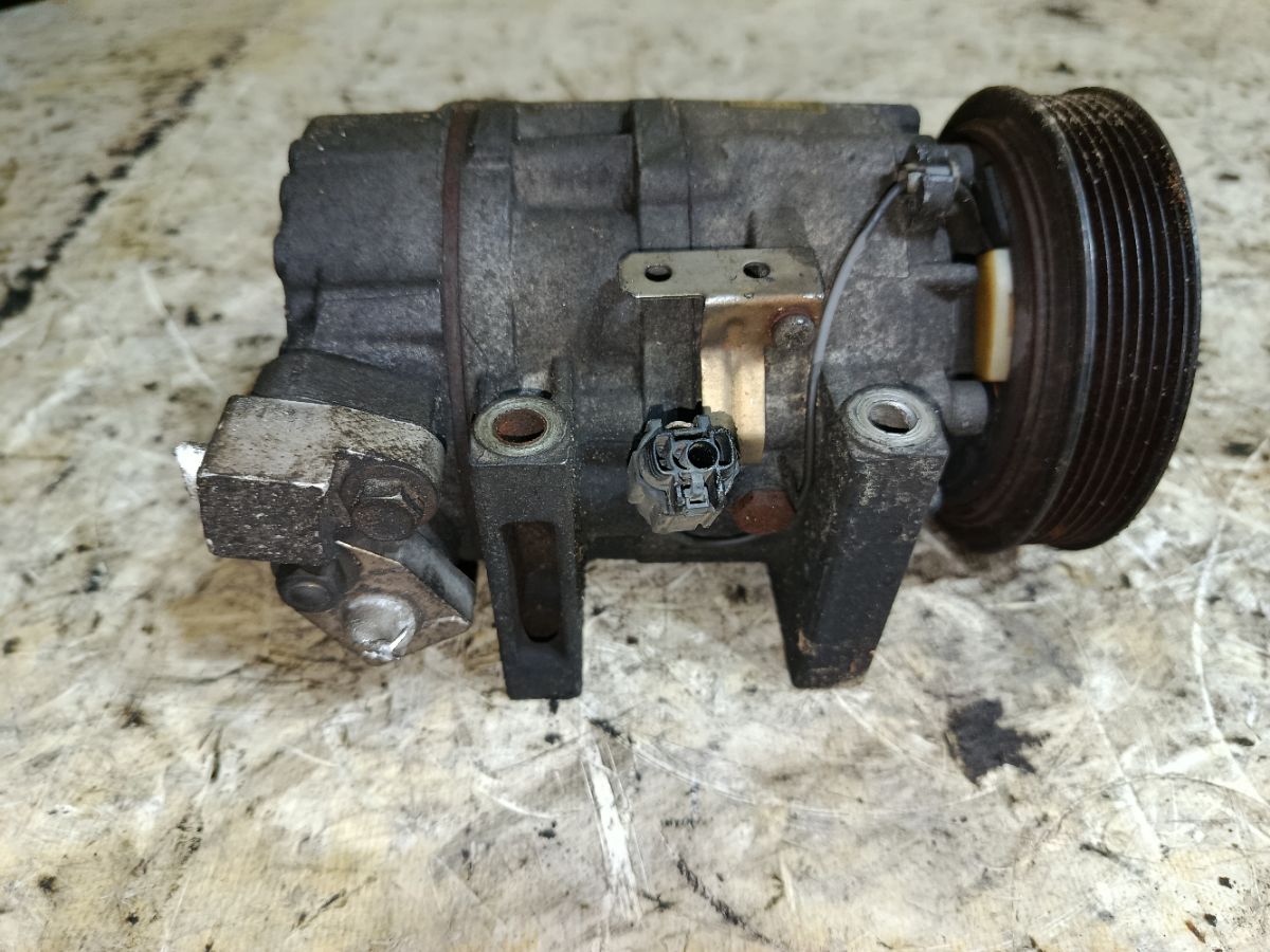 Компрессор кондиционера 92600-AU000 на Nissan X-Trail NT30 QR20DE Фото 1