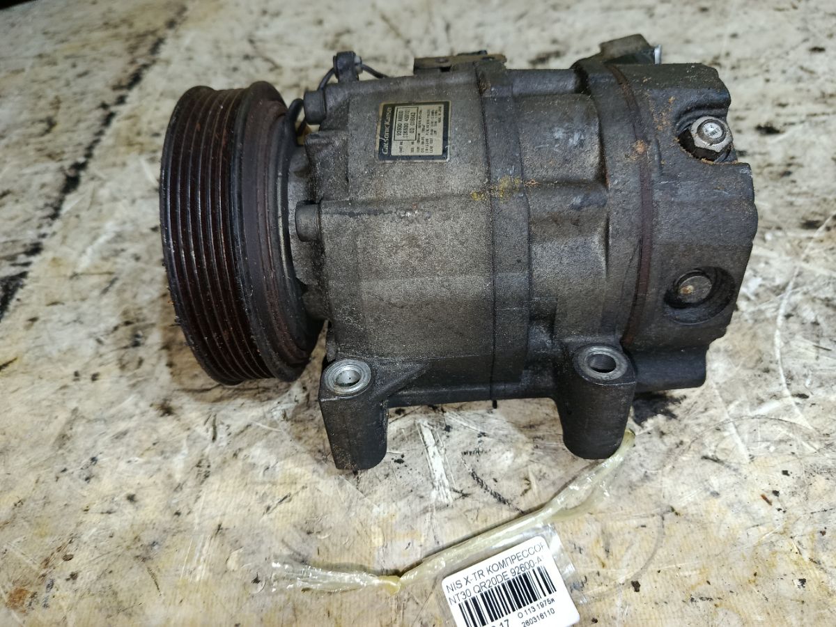 Компрессор кондиционера 92600-AU000 на Nissan X-Trail NT30 QR20DE Фото 3