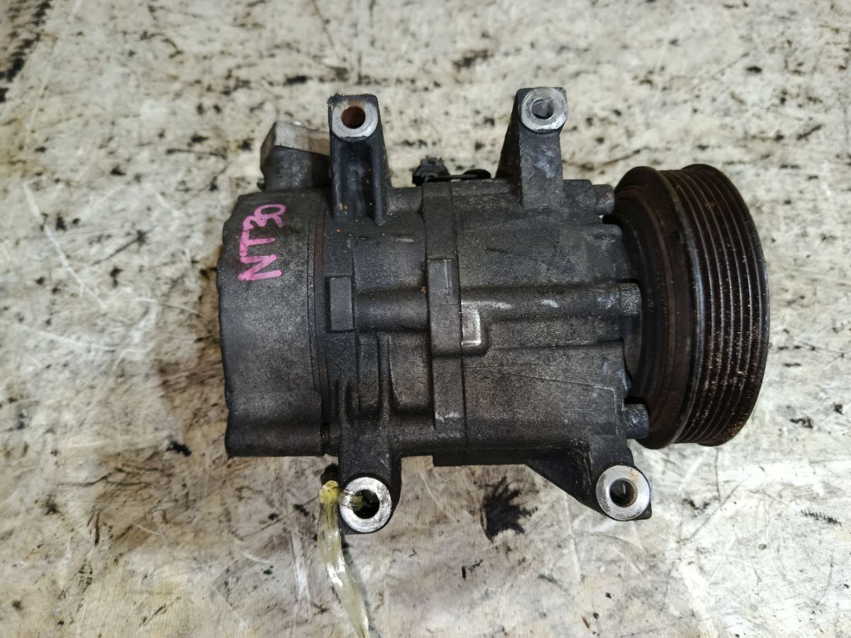 Компрессор кондиционера 92600-AU000 на Nissan X-Trail NT30 QR20DE Фото 4