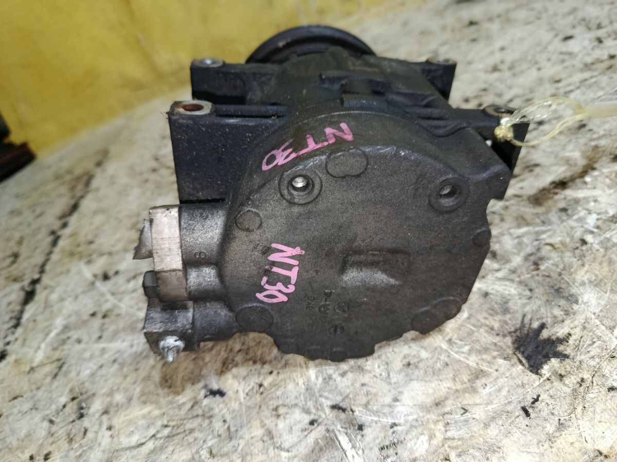 Компрессор кондиционера 92600-AU000 на Nissan X-Trail NT30 QR20DE Фото 5