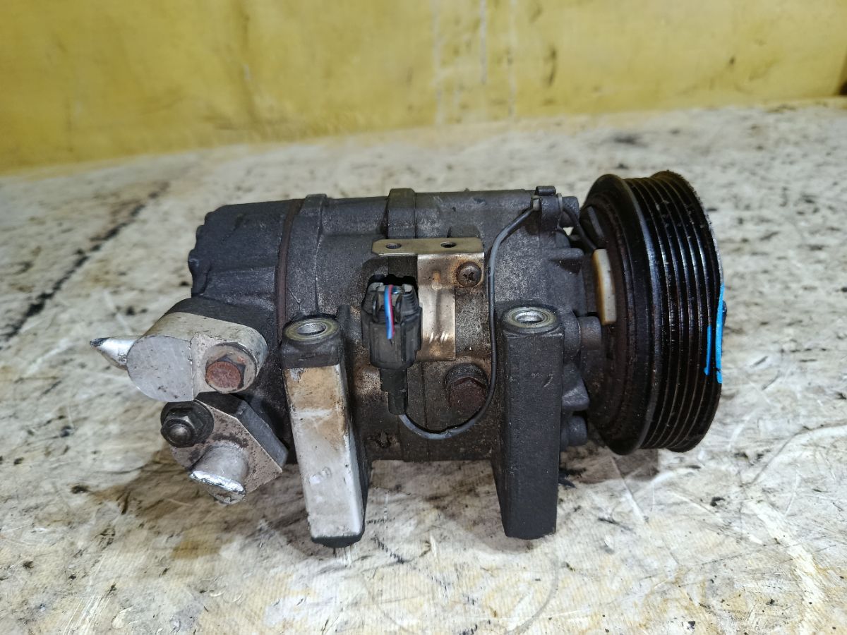 Компрессор кондиционера 92600-AU000 на Nissan X-Trail NT30 QR20DE Фото 1