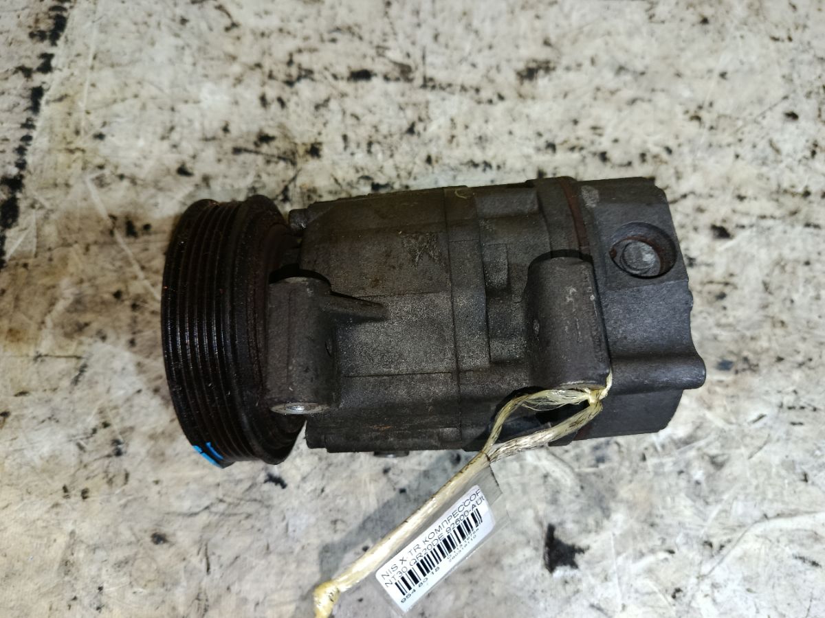 Компрессор кондиционера 92600-AU000 на Nissan X-Trail NT30 QR20DE Фото 3