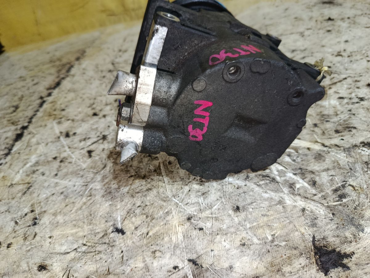 Компрессор кондиционера 92600-AU000 на Nissan X-Trail NT30 QR20DE Фото 6