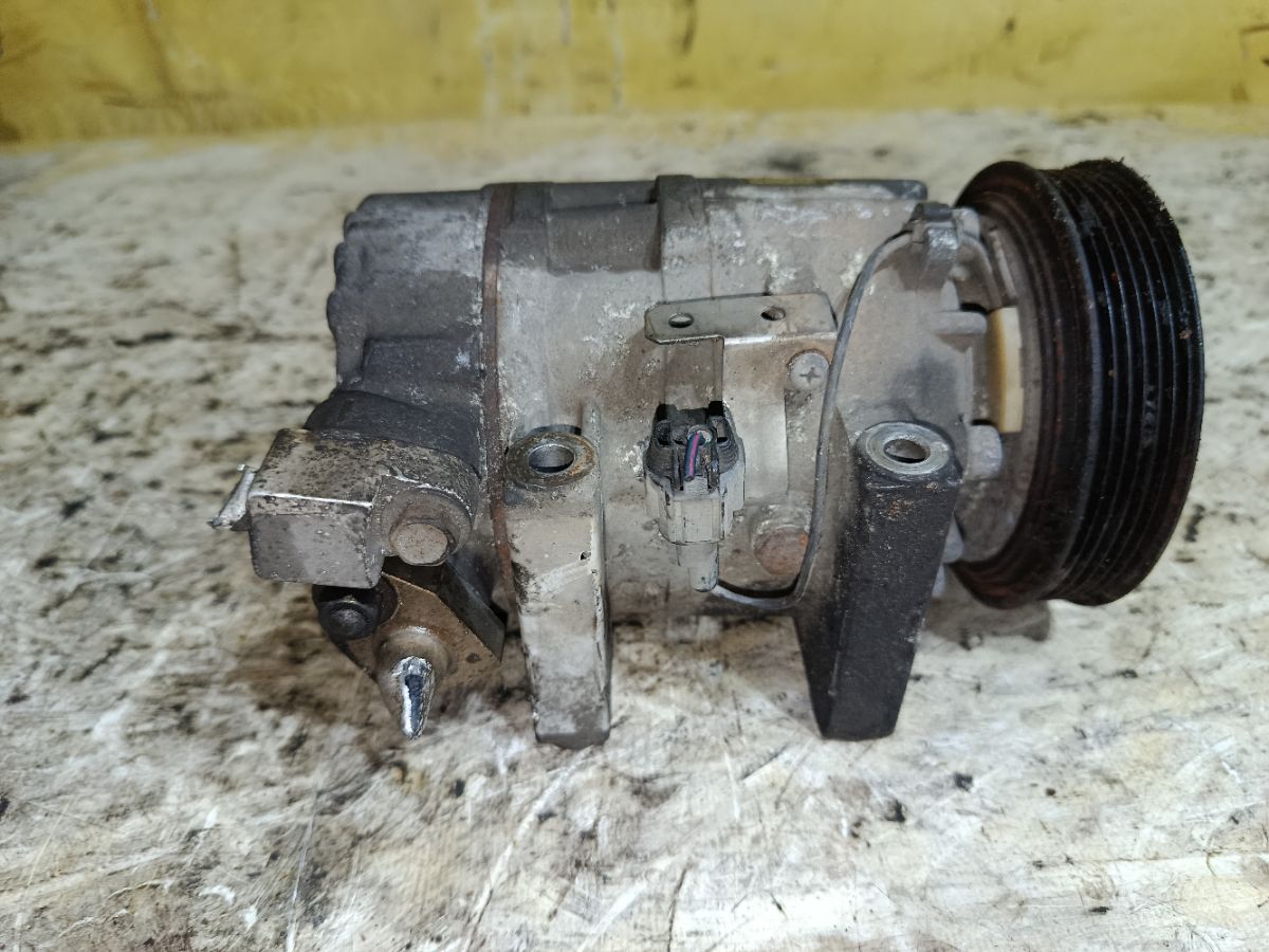 Компрессор кондиционера 92600-AU000 на Nissan X-Trail NT30 QR20DE Фото 1