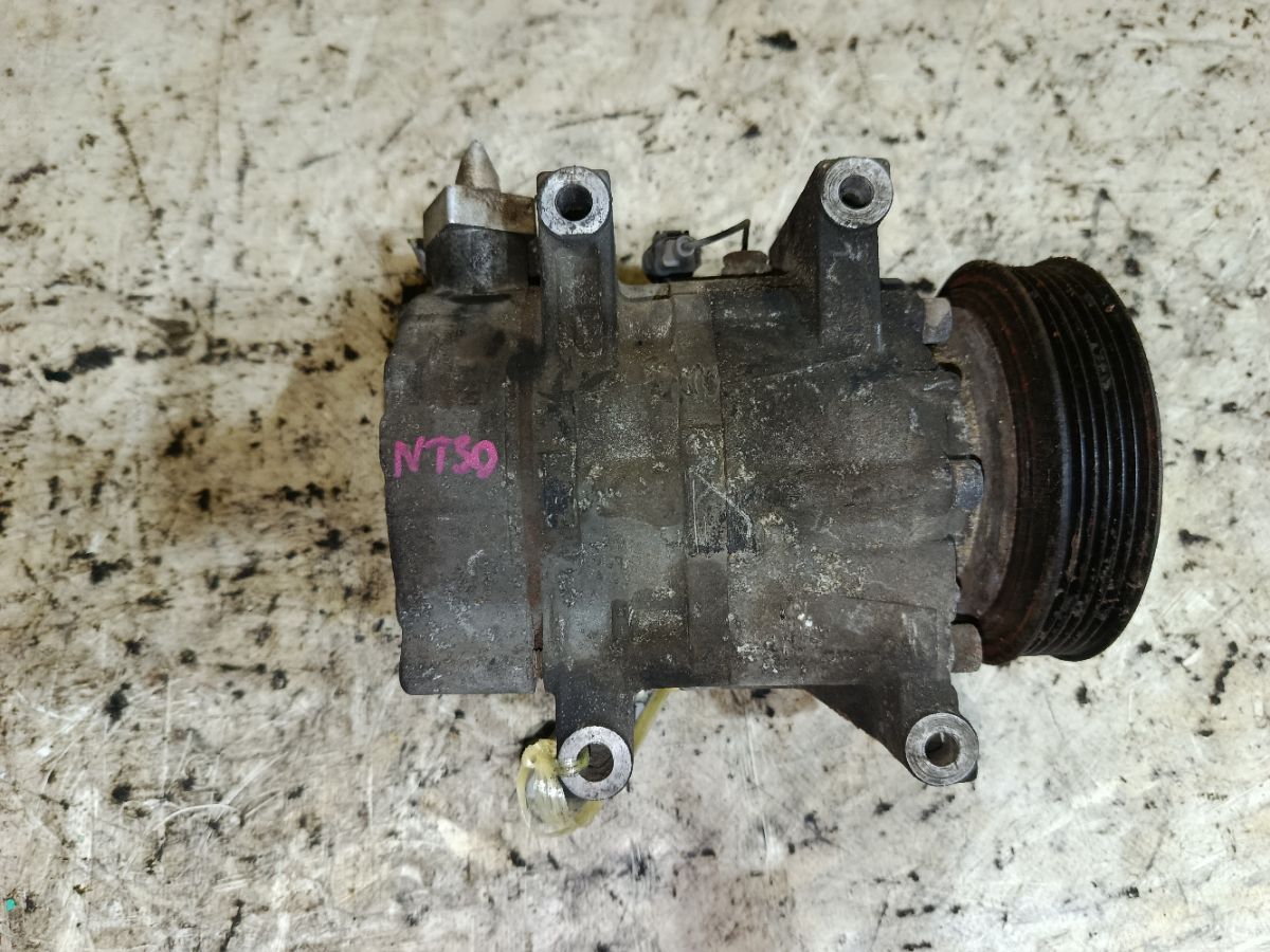 Компрессор кондиционера 92600-AU000 на Nissan X-Trail NT30 QR20DE Фото 3