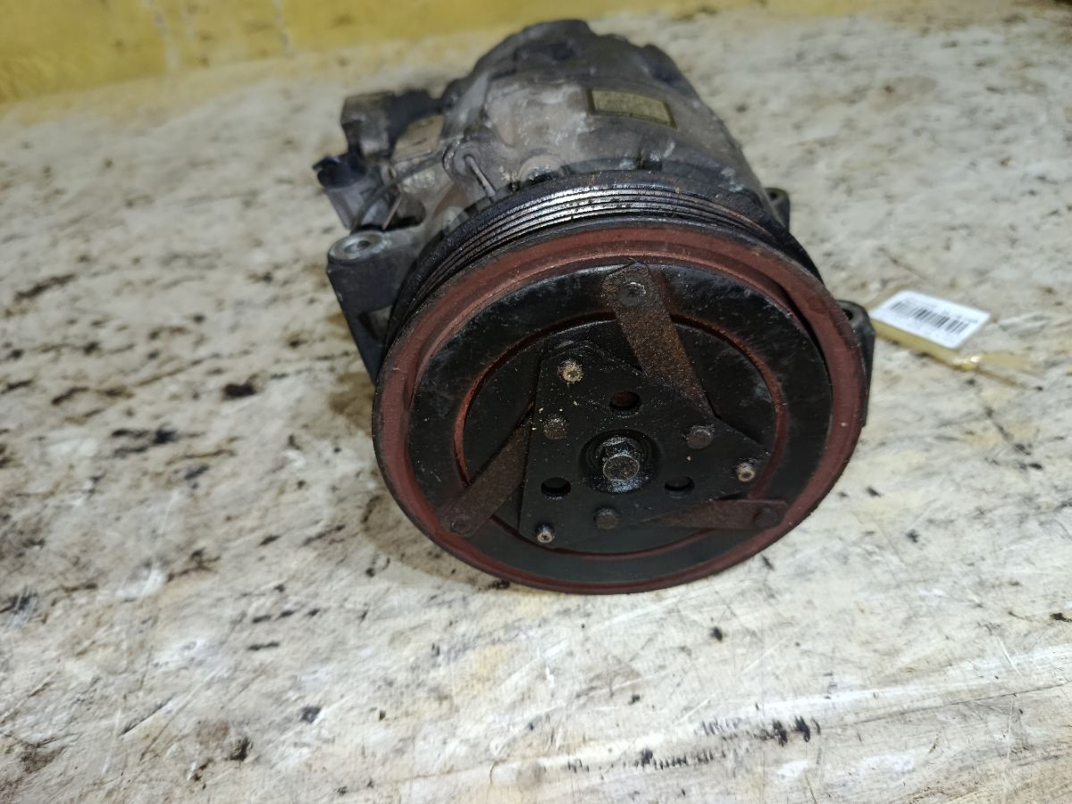 Компрессор кондиционера 92600-AU000 на Nissan X-Trail NT30 QR20DE Фото 5