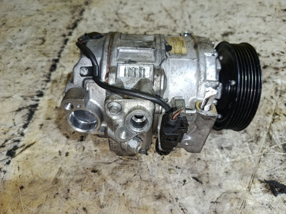 Компрессор кондиционера на Audi A4 8E BBJ Фото 1