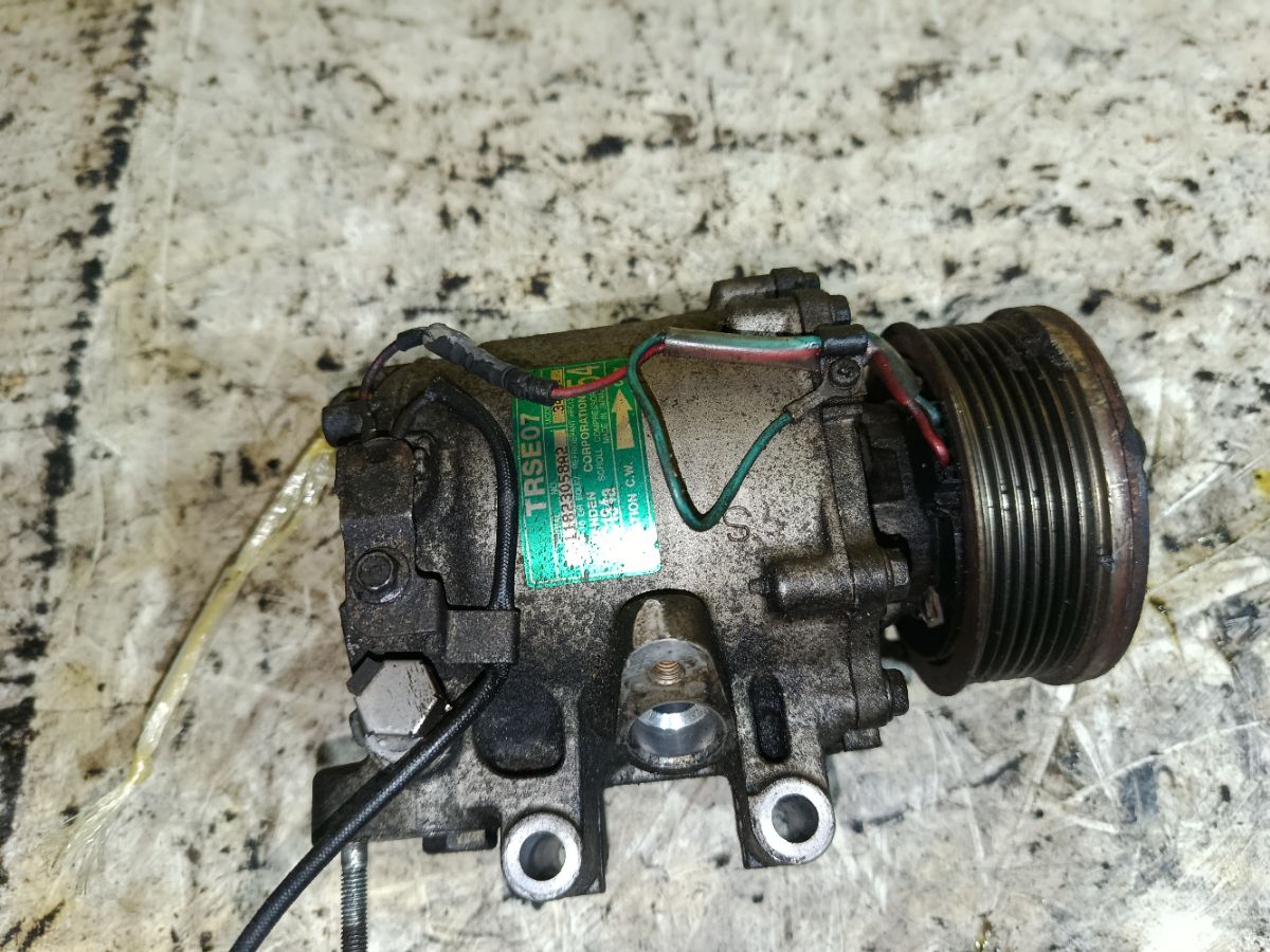 Компрессор кондиционера на Honda Civic FD1 R18A Фото 2
