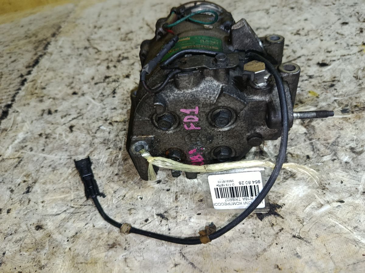 Компрессор кондиционера на Honda Civic FD1 R18A Фото 6
