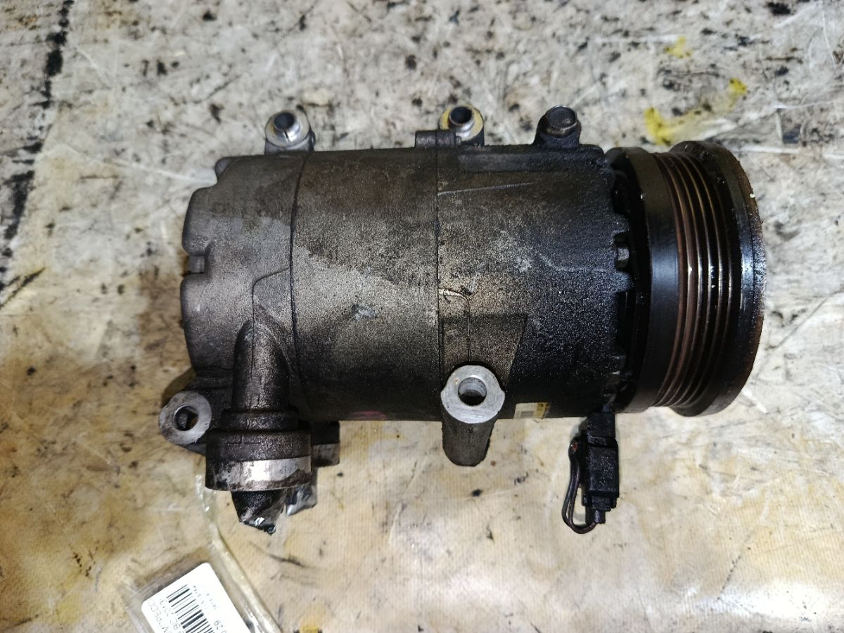 Компрессор кондиционера BV6N-19D629-BC на Ford Focus 3 Фото 1