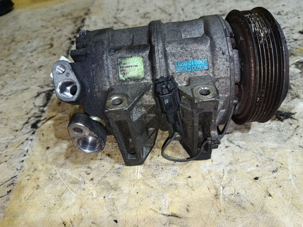 Компрессор кондиционера 92600-CX000 на Nissan Serena TC24 QR20DE Фото 1