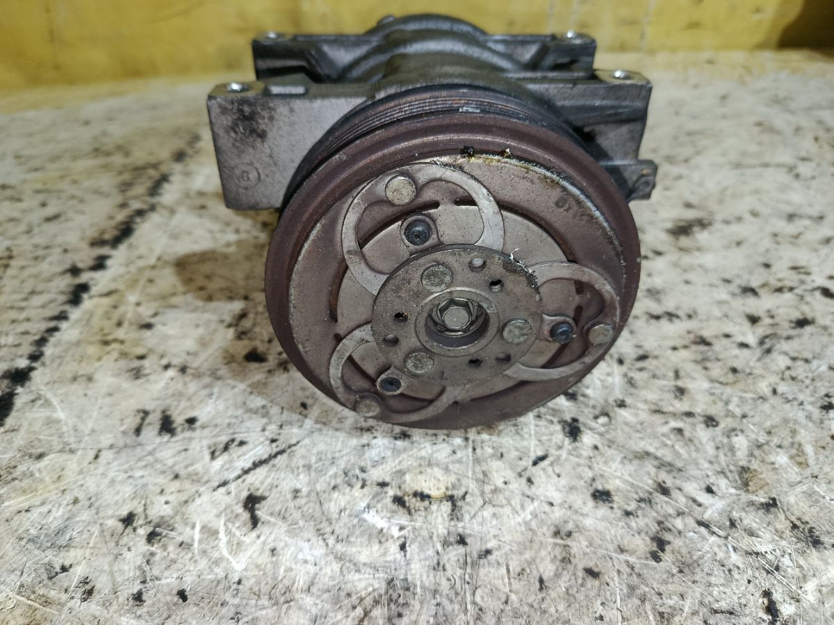 Компрессор кондиционера 92600-CX000 на Nissan Serena TC24 QR20DE Фото 6
