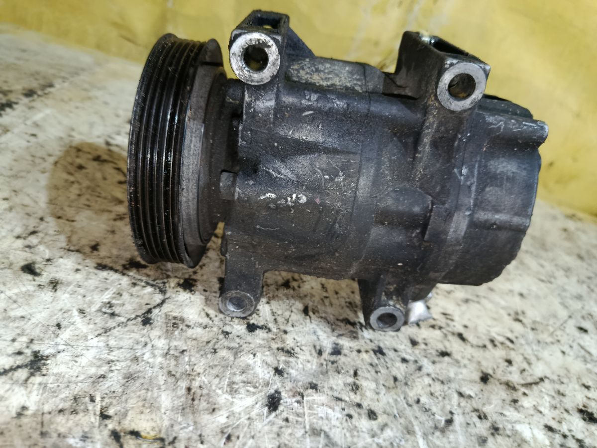 Компрессор кондиционера 92600-2Y001 на Nissan Cefiro A32 VQ20DE Фото 4