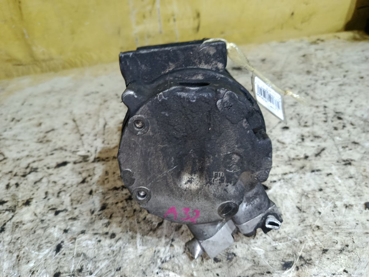 Компрессор кондиционера 92600-2Y001 на Nissan Cefiro A32 VQ20DE Фото 5