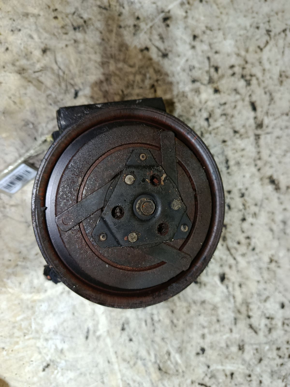 Компрессор кондиционера 92600-2Y001 на Nissan Cefiro A32 VQ20DE Фото 6