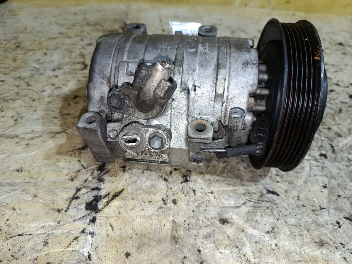 Компрессор кондиционера на Toyota Corolla ZZE121 3ZZ-FE Фото 1