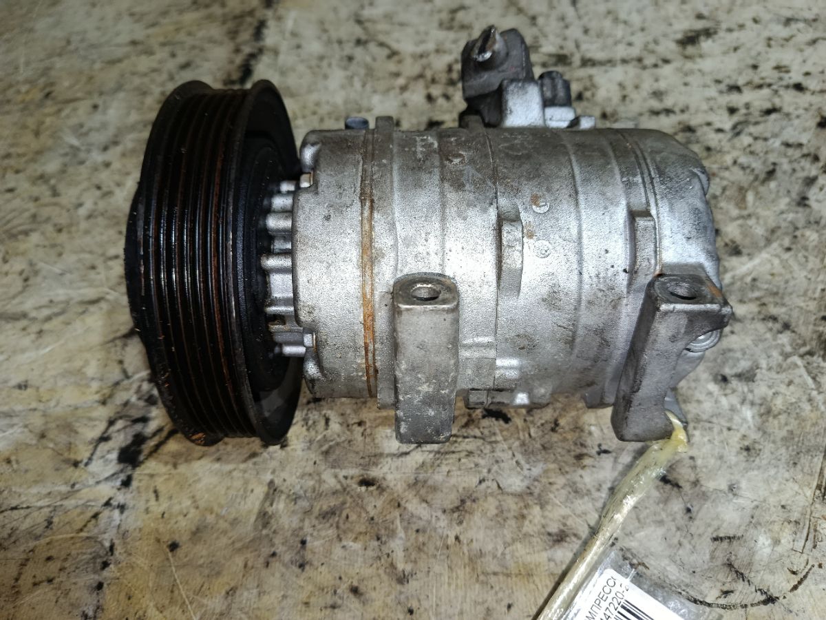 Компрессор кондиционера на Toyota Corolla ZZE121 3ZZ-FE Фото 3