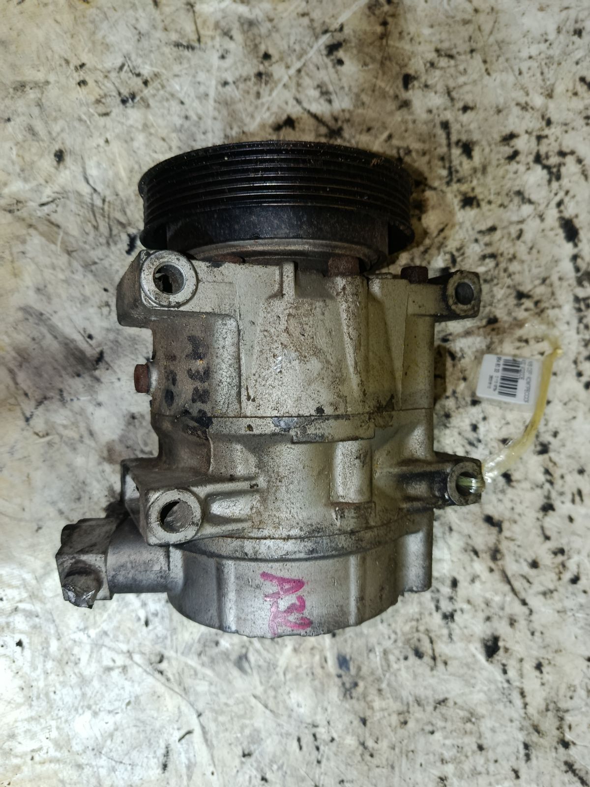 Компрессор кондиционера на Nissan Cefiro A32 VQ20DE Фото 2