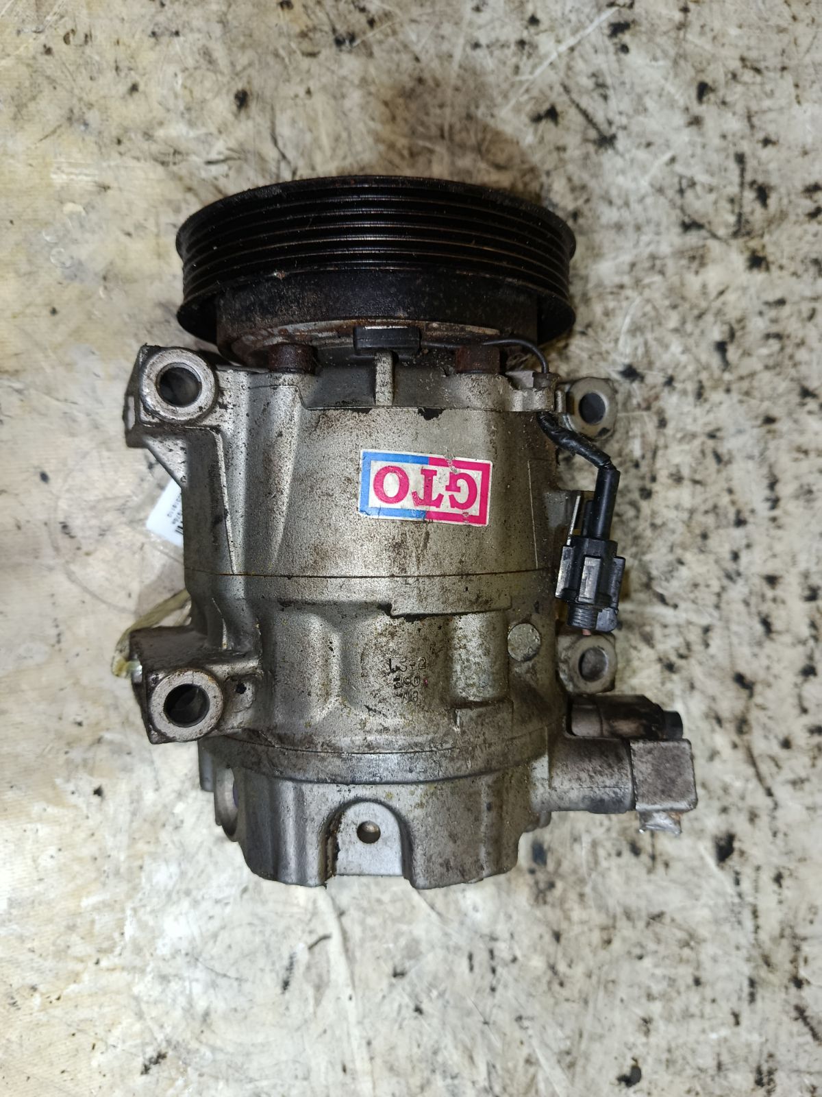 Компрессор кондиционера на Nissan Cefiro A32 VQ20DE Фото 3