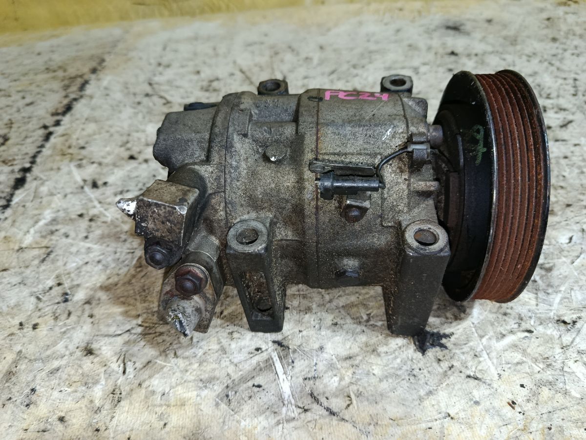 Компрессор кондиционера на Nissan Serena PC24 SR20DE Фото 1