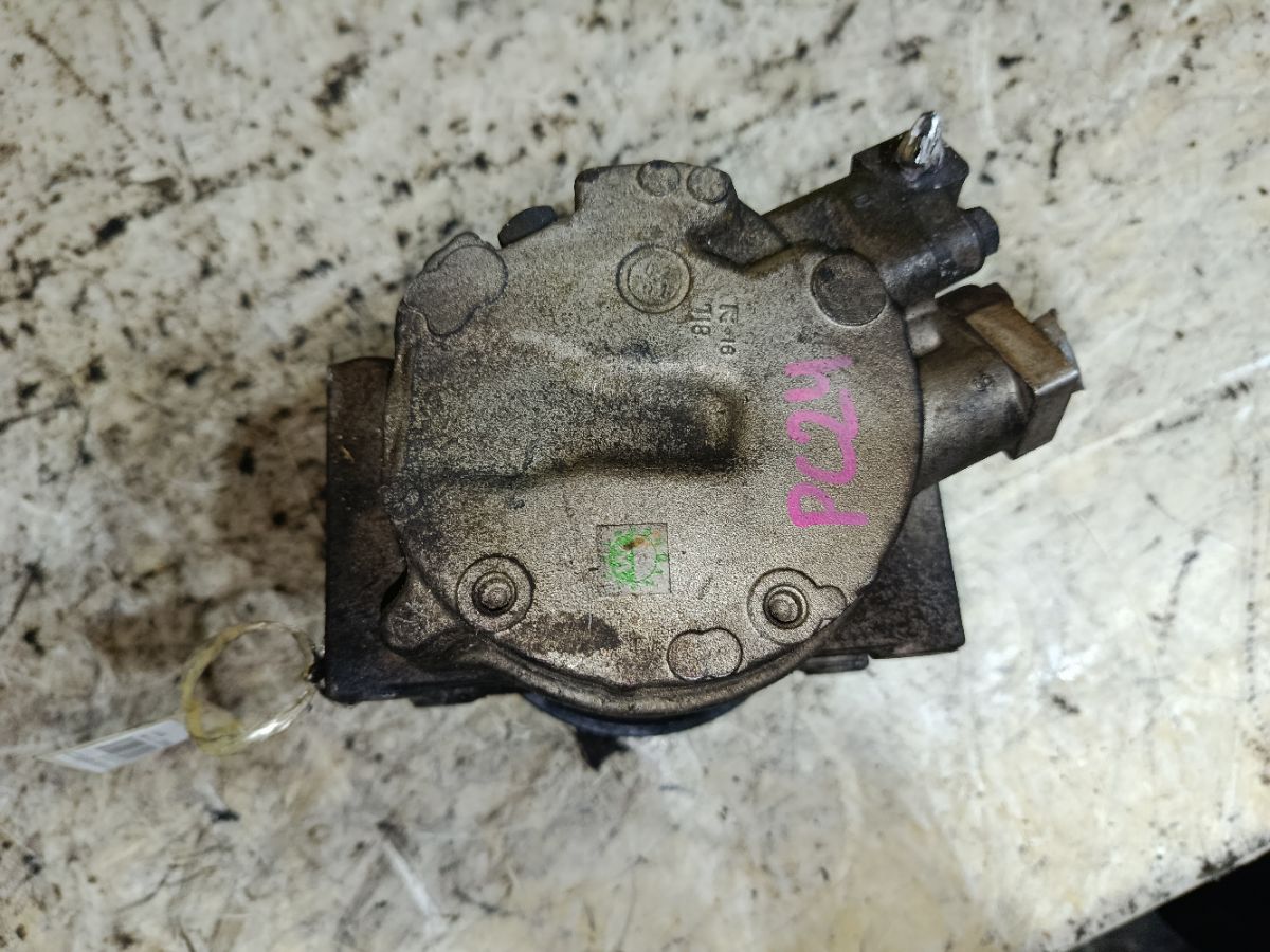 Компрессор кондиционера на Nissan Serena PC24 SR20DE Фото 6