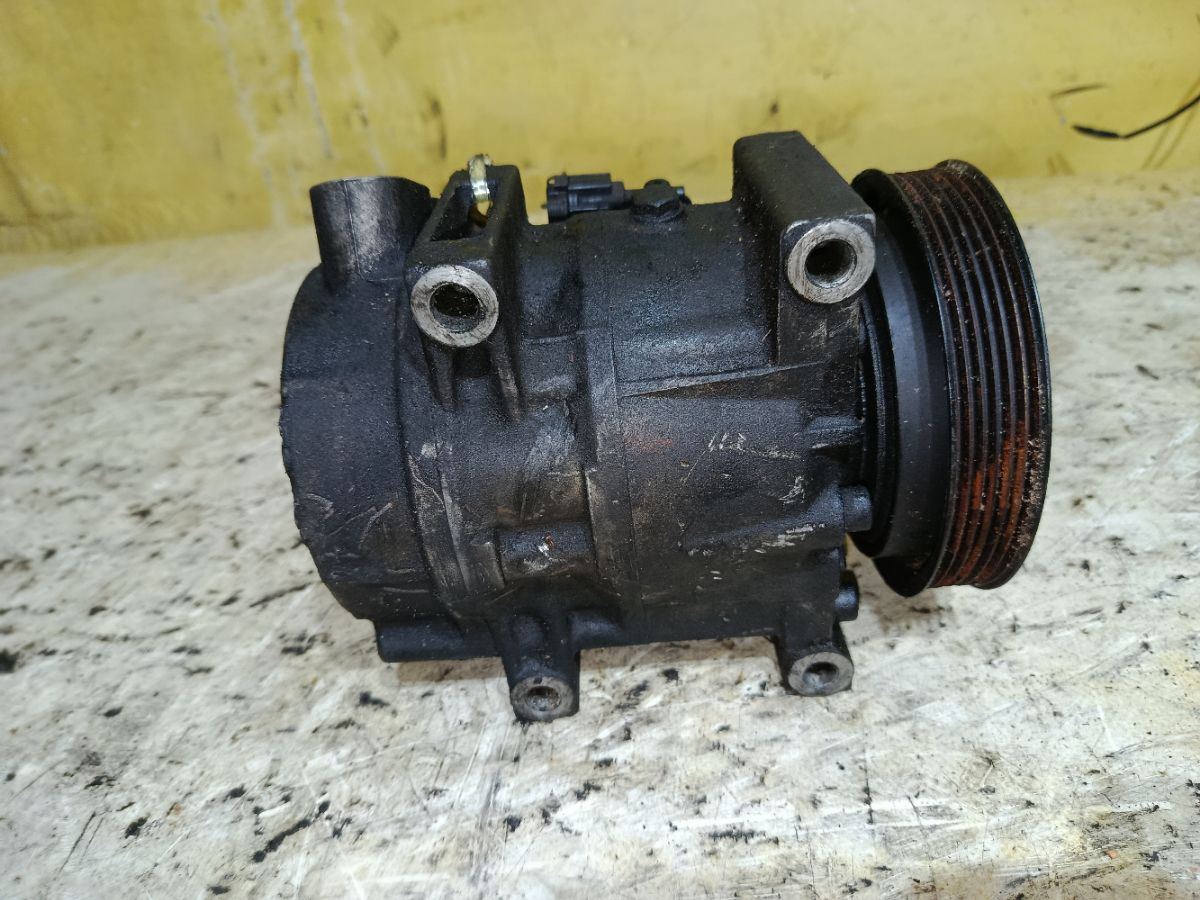Компрессор кондиционера 92600-31U01 на Nissan Cefiro A32 VQ20DE Фото 3