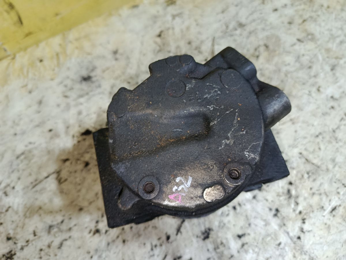 Компрессор кондиционера 92600-31U01 на Nissan Cefiro A32 VQ20DE Фото 6