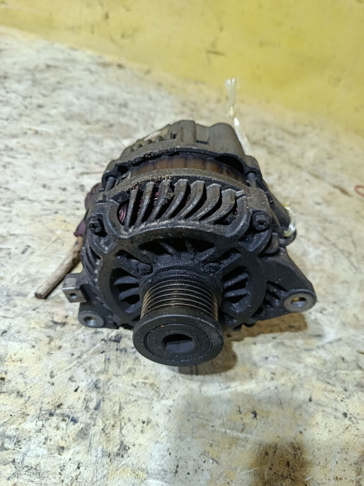 Генератор на Nissan X-Trail NT30 QR20DE Фото 1