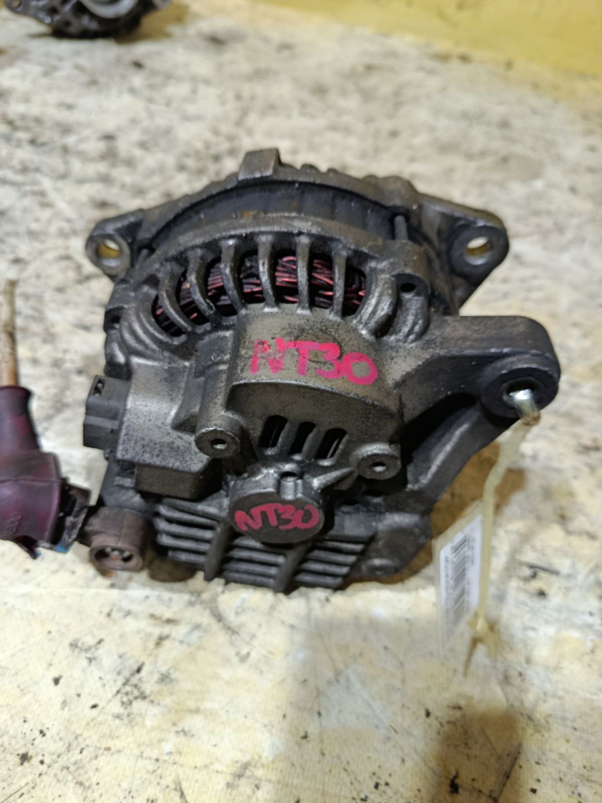 Генератор на Nissan X-Trail NT30 QR20DE Фото 3