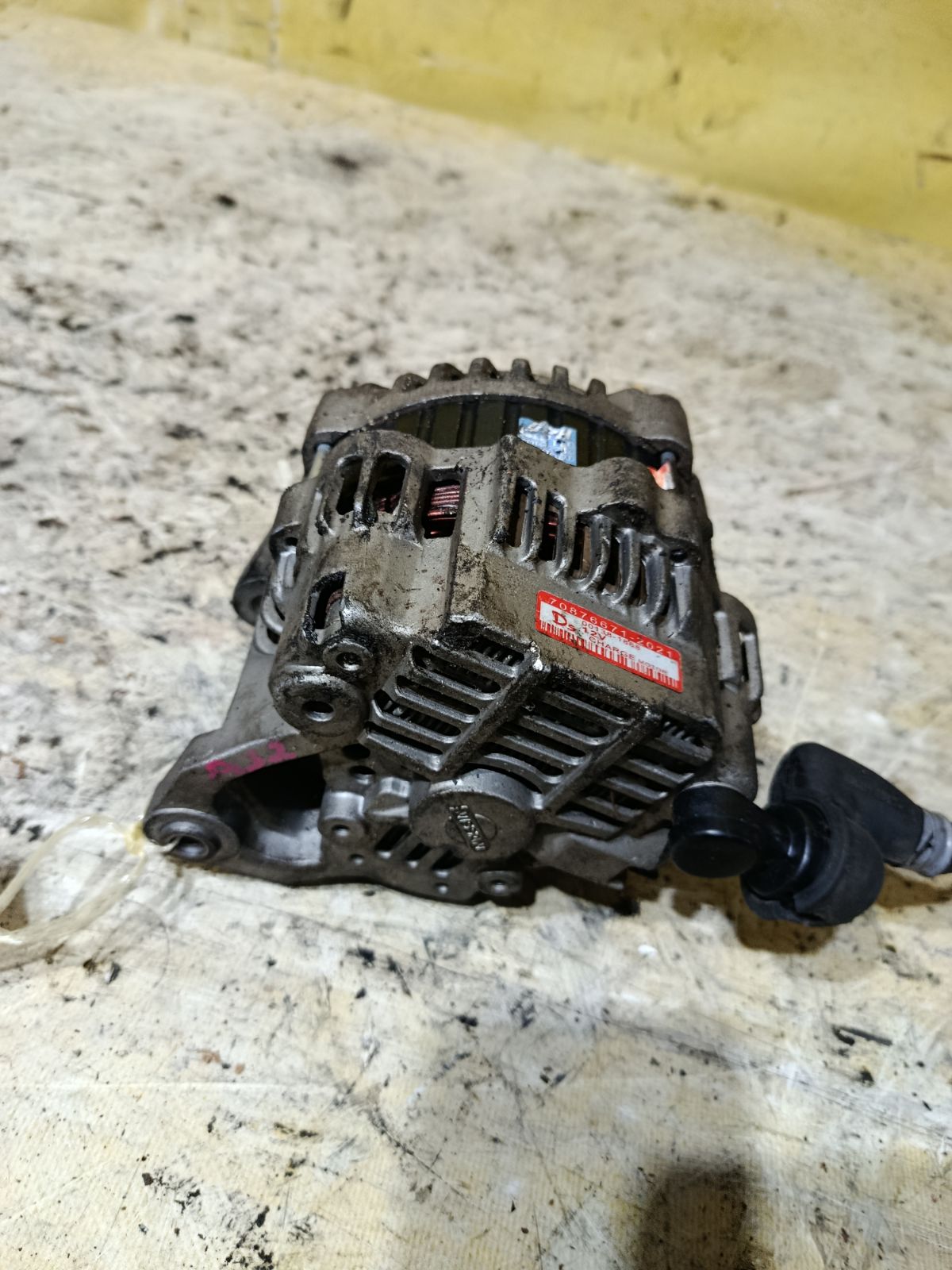 Генератор 23100 31U00, LC-008-0004 на Nissan Cefiro A32 VQ20DE Фото 3