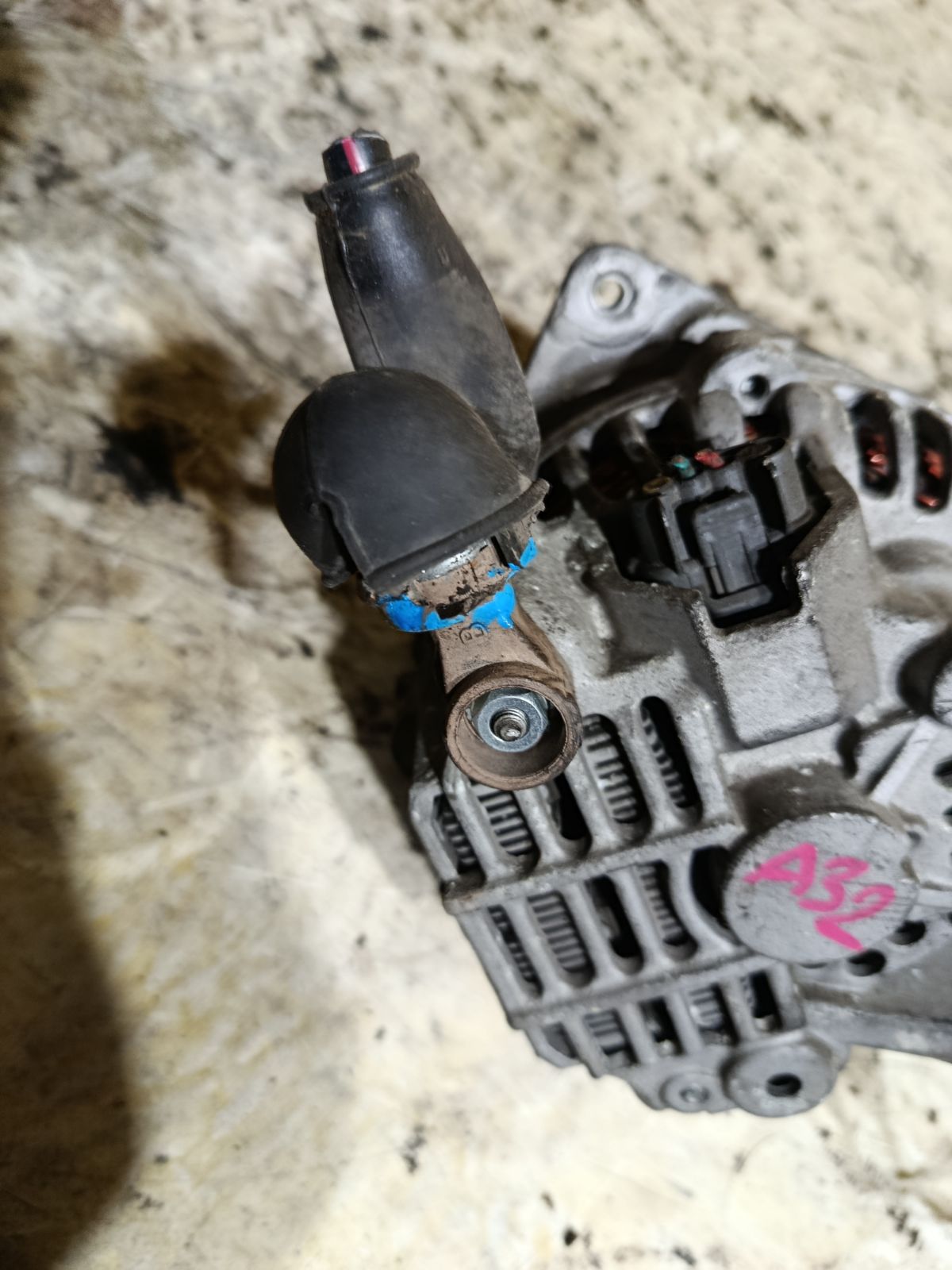 Генератор 23100 31U00, LC-008-0004 на Nissan Cefiro A32 VQ20DE Фото 3