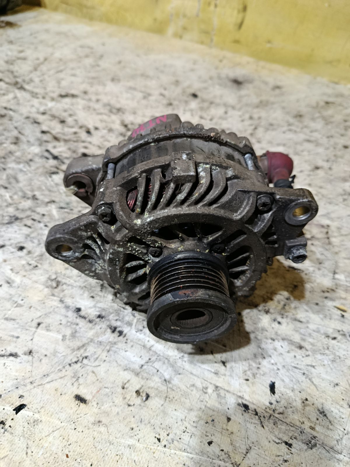 Генератор на Nissan X-Trail NT30 QR20DE Фото 1