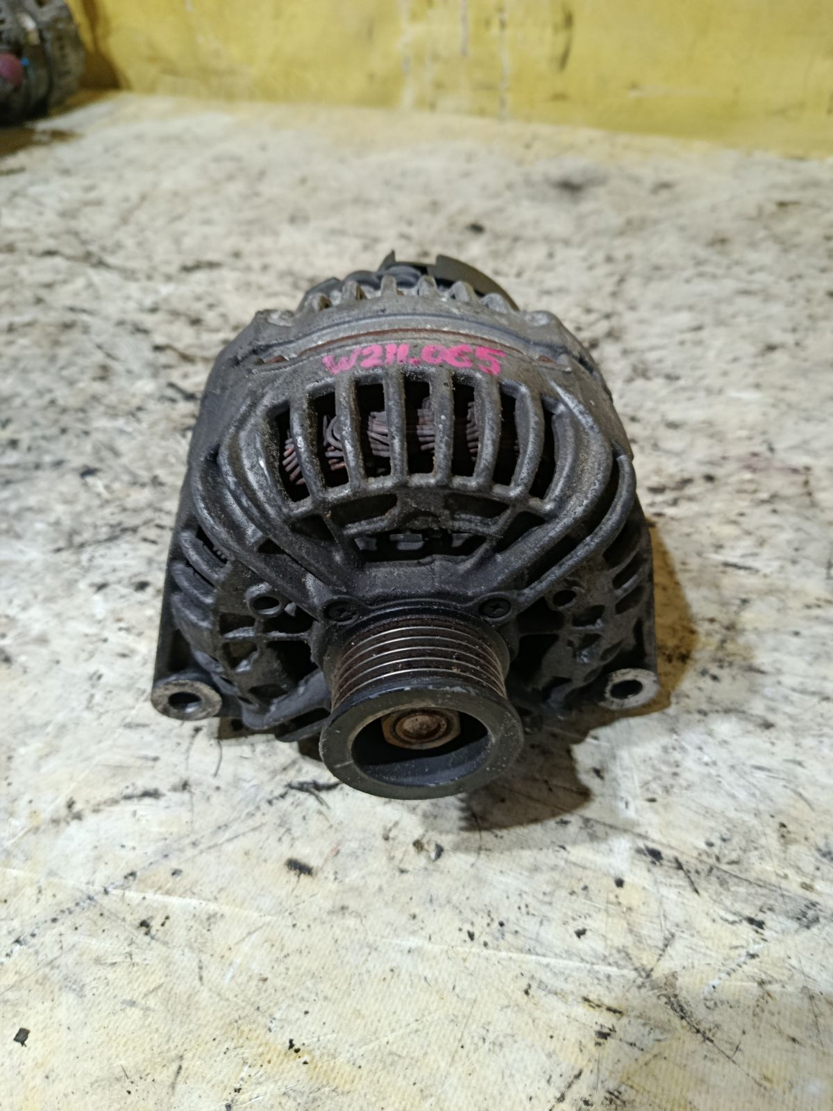 Генератор A0121541302, 0124615012 на Mercedes-Benz E-Class W211.065 112.949 Фото 1