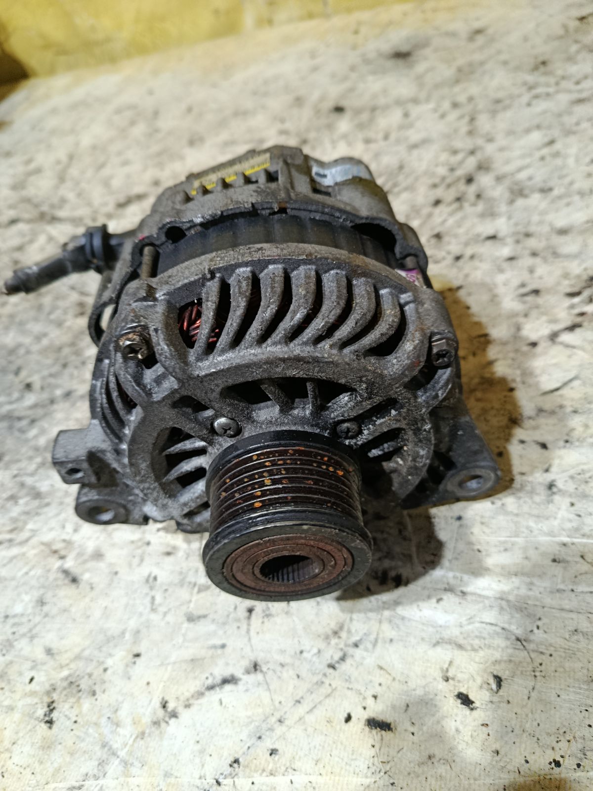 Генератор на Nissan X-Trail NT30 QR20DE Фото 1