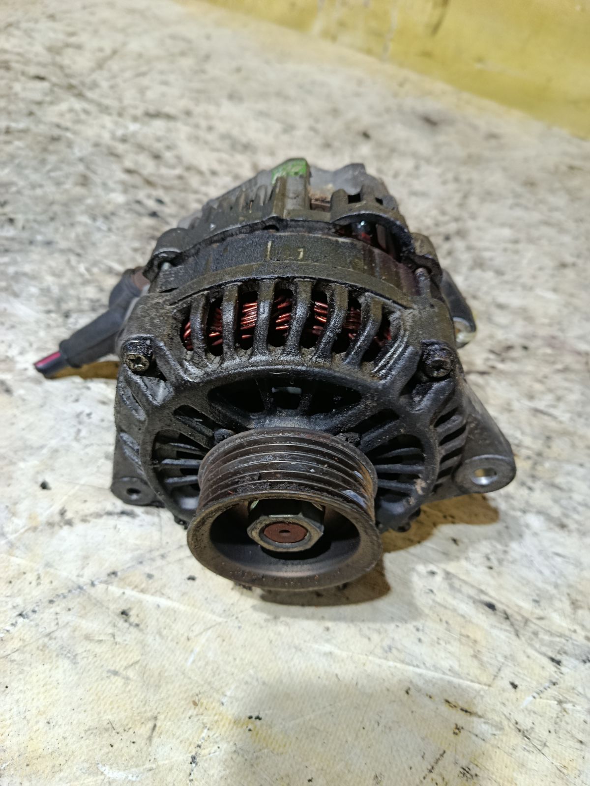 Генератор 23100-2Y005 на Nissan Teana J31 VQ23DE Фото 1