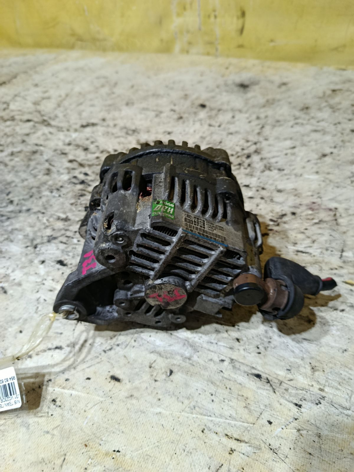 Генератор 23100-2Y005 на Nissan Teana J31 VQ23DE Фото 2