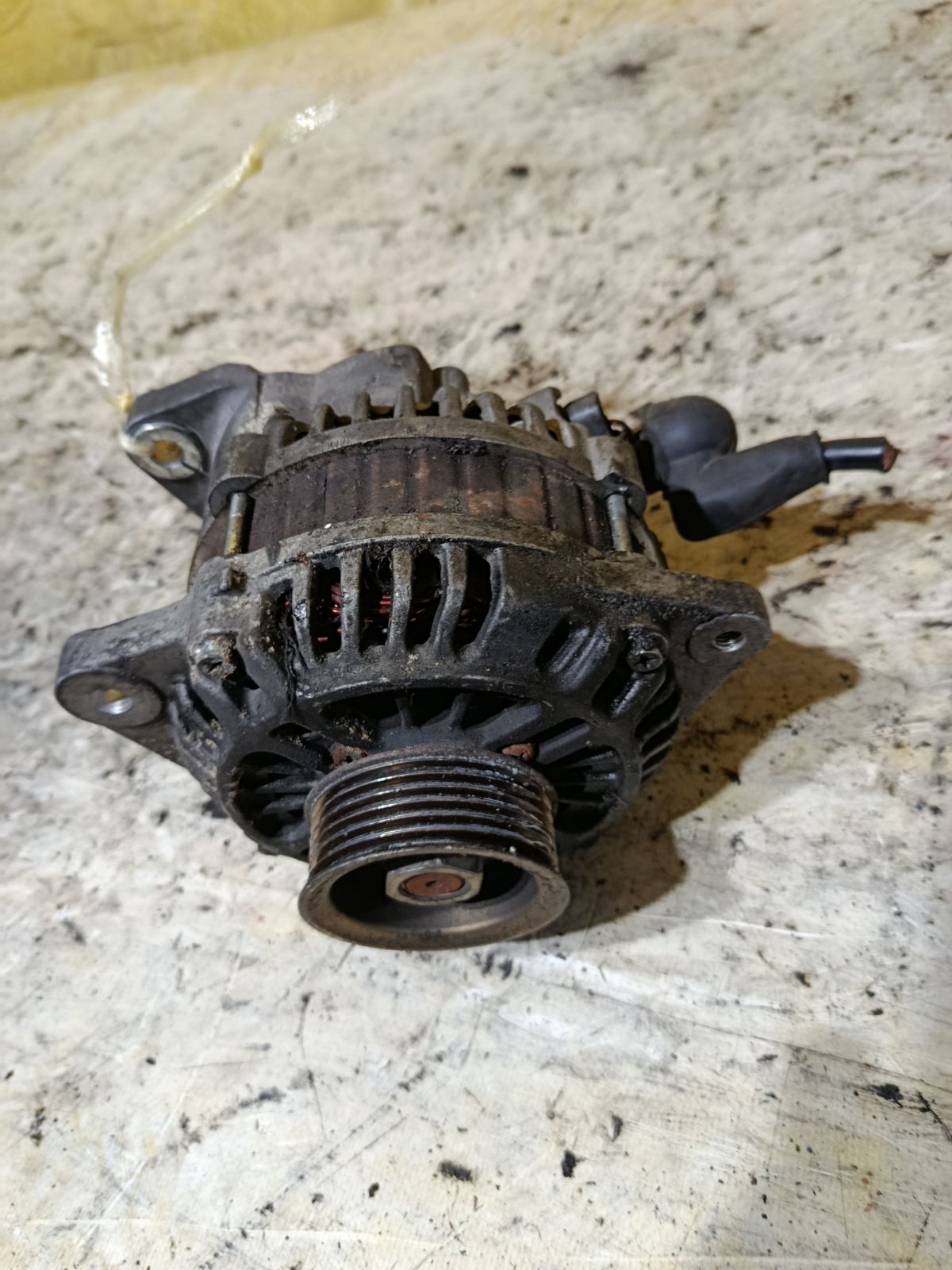 Генератор 23100-2Y005 на Nissan Teana J31 VQ23DE Фото 3