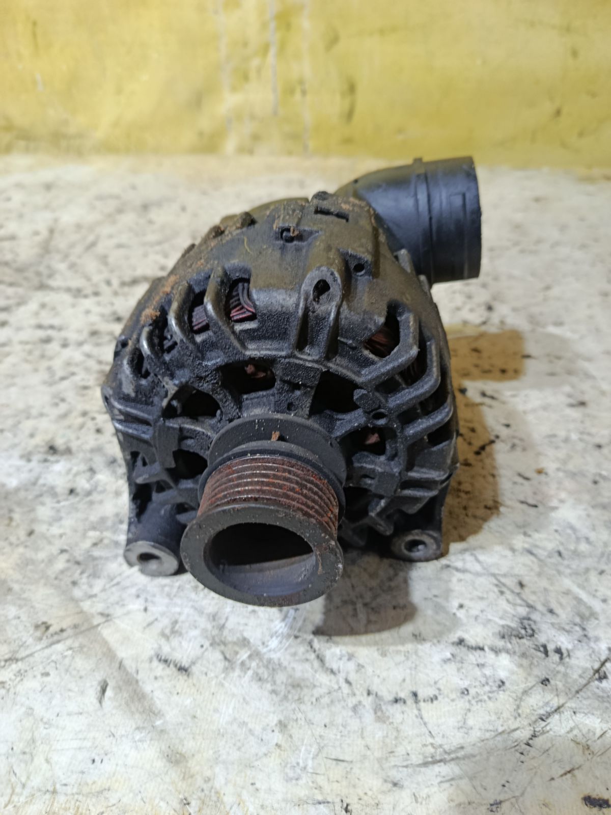 Генератор на Bmw X5 E53-FA53 M54 Фото 1