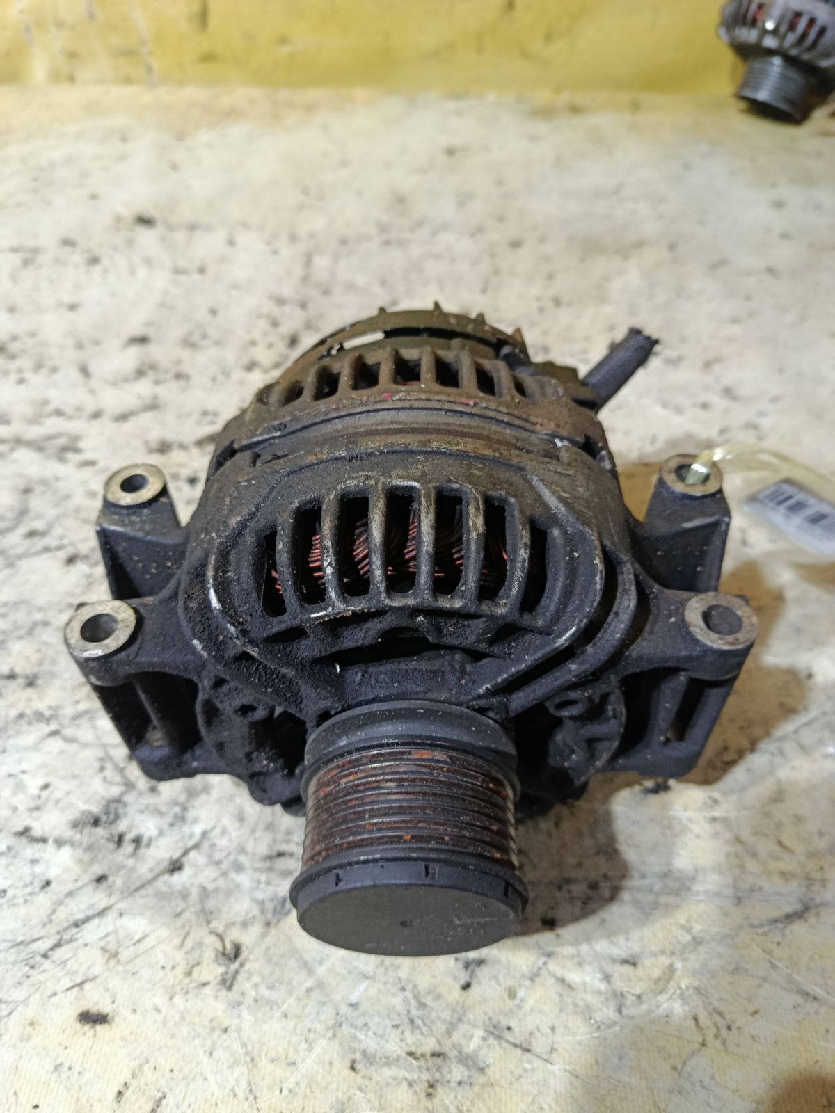 Генератор A2711540802, 0124515088 на Mercedes-Benz C-Class W203.042 271.940 Фото 1