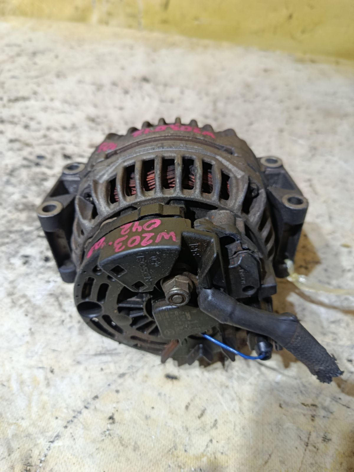 Генератор A2711540802, 0124515088 на Mercedes-Benz C-Class W203.042 271.940 Фото 3