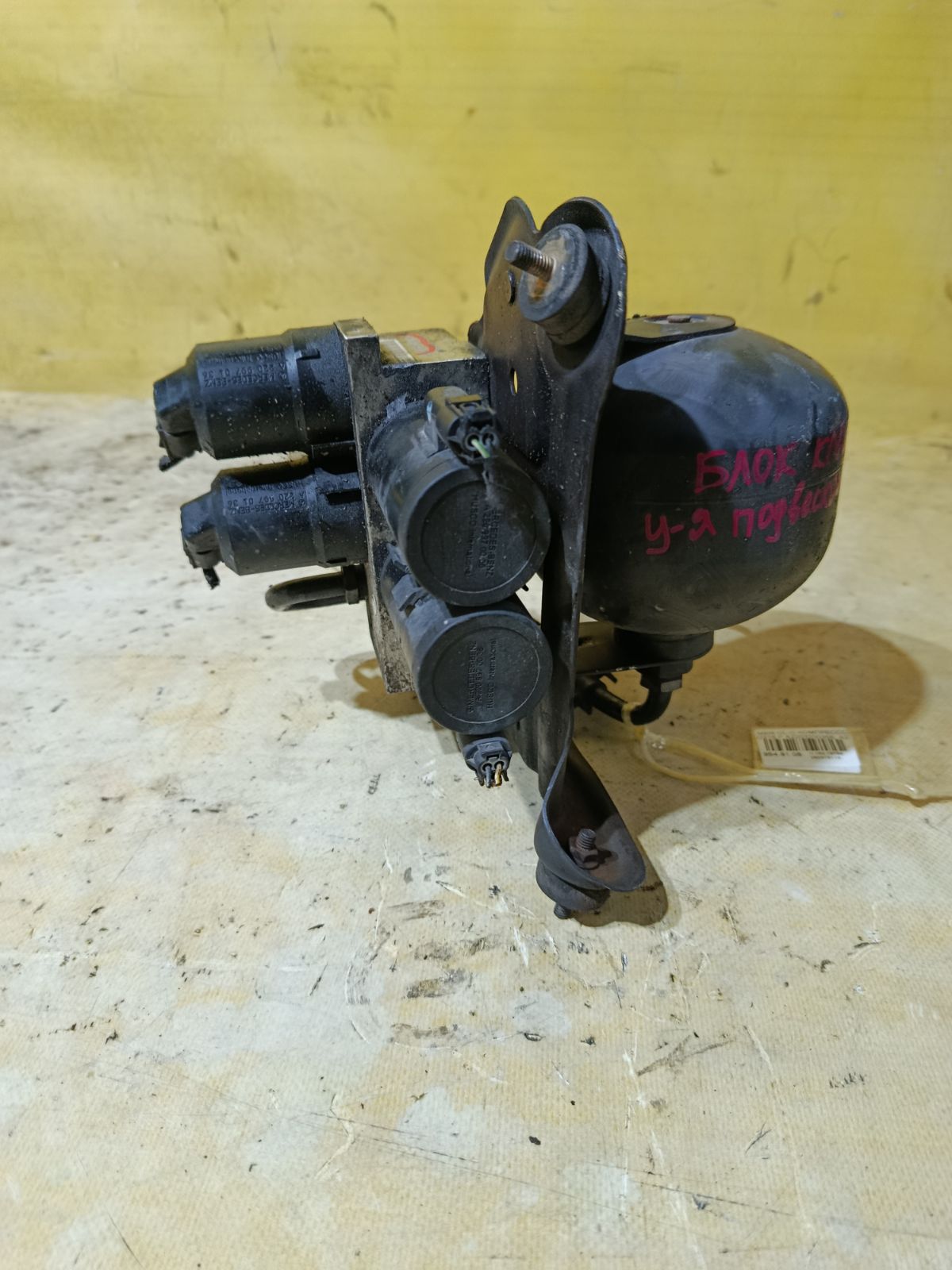 Компрессор подвески A2203200358, A2209970036, A2209970136, A2203270115 на Mercedes-Benz Cl-Class C215 Фото 1