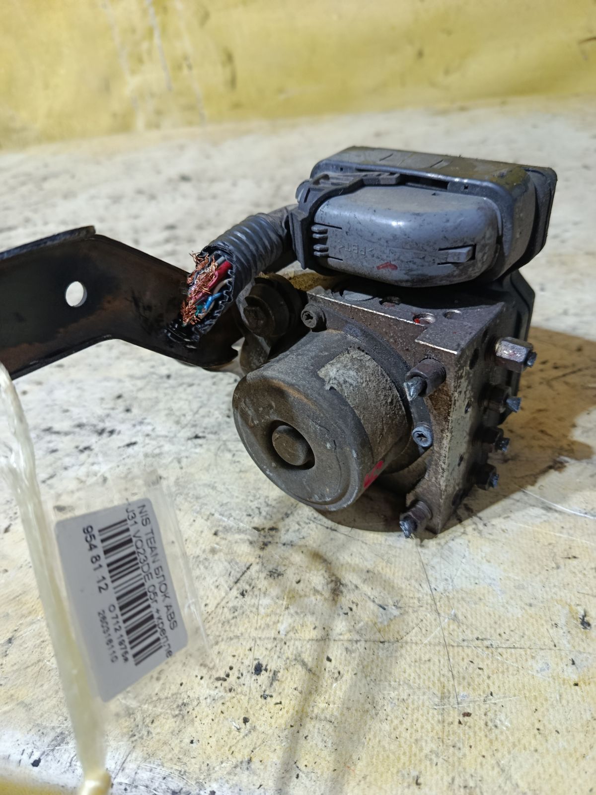 Блок ABS 47660-9Y000 на Nissan Teana J31 VQ23DE Фото 1