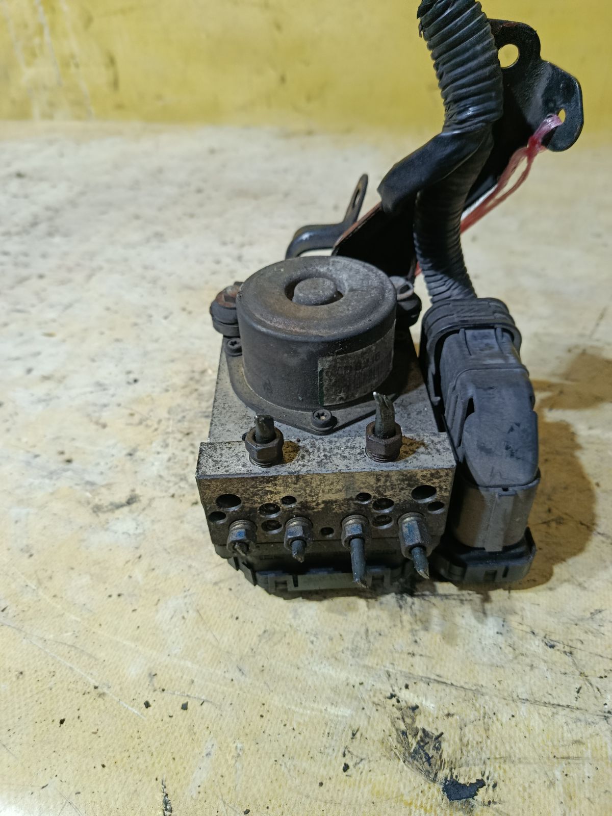 Блок ABS 47660-9Y422 на Nissan Teana J31 VQ23DE Фото 4