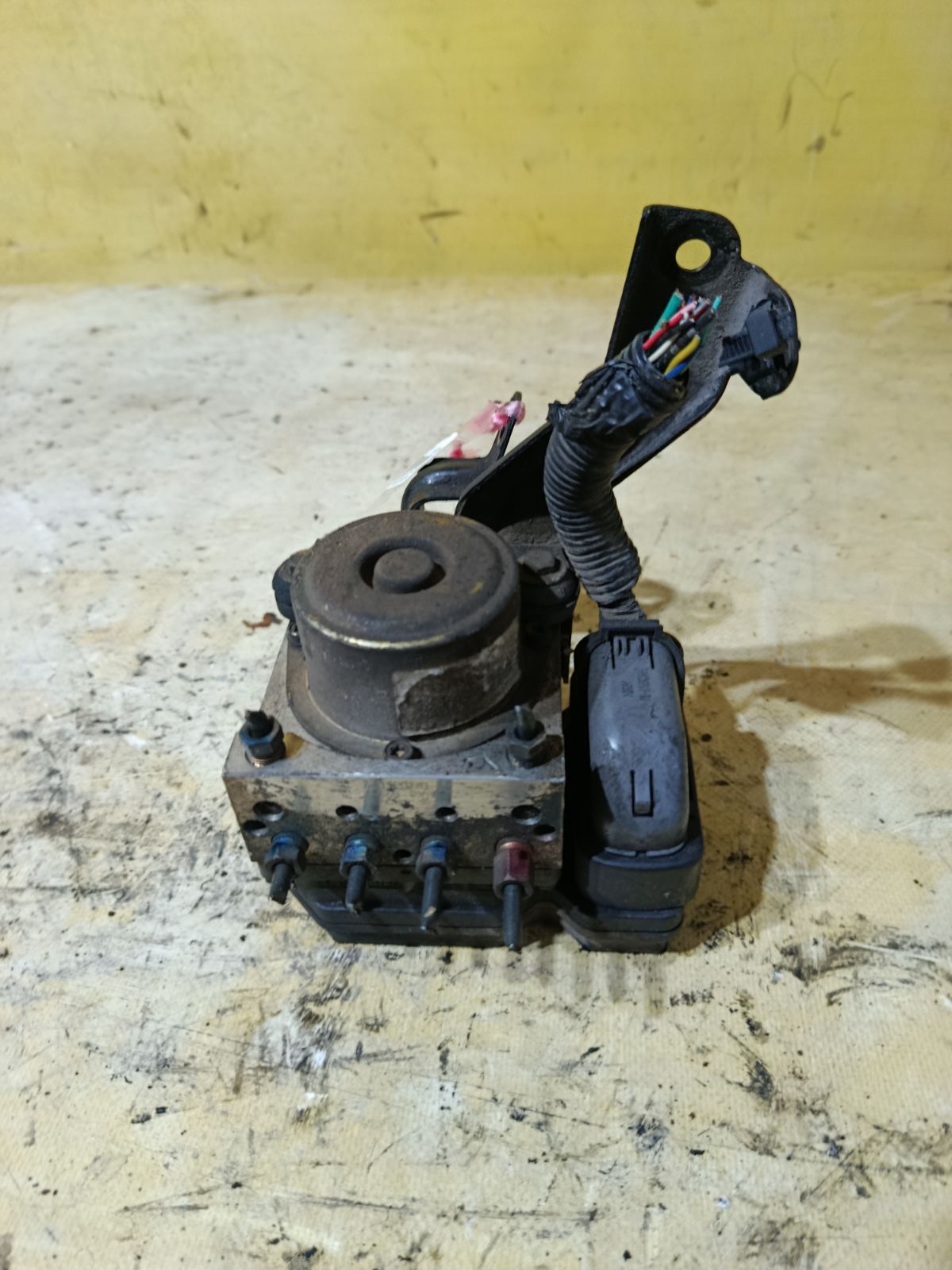 Блок ABS 47660-9Y000 на Nissan Teana J31 VQ23DE Фото 1