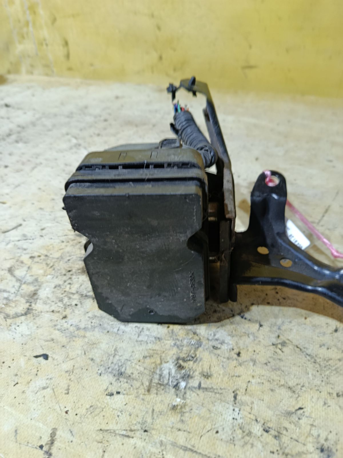 Блок ABS 47660-9Y000 на Nissan Teana J31 VQ23DE Фото 2