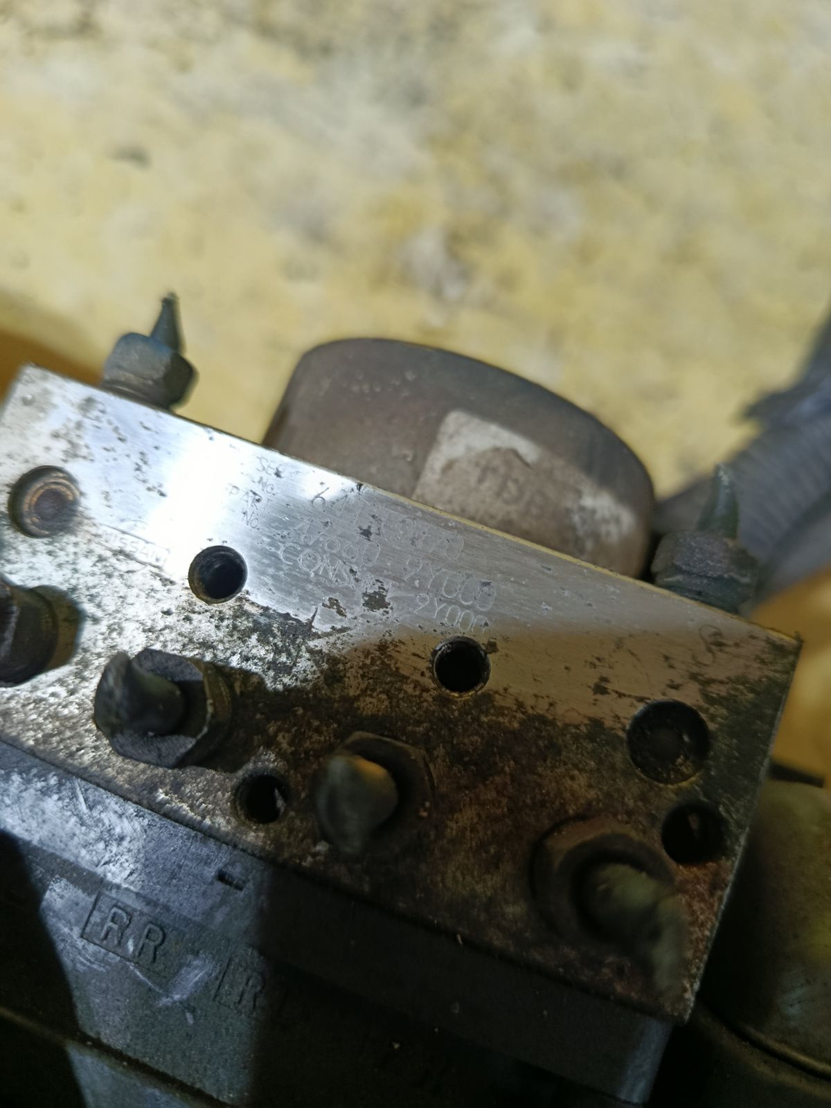 Блок ABS 47660-9Y000 на Nissan Teana J31 VQ23DE Фото 4