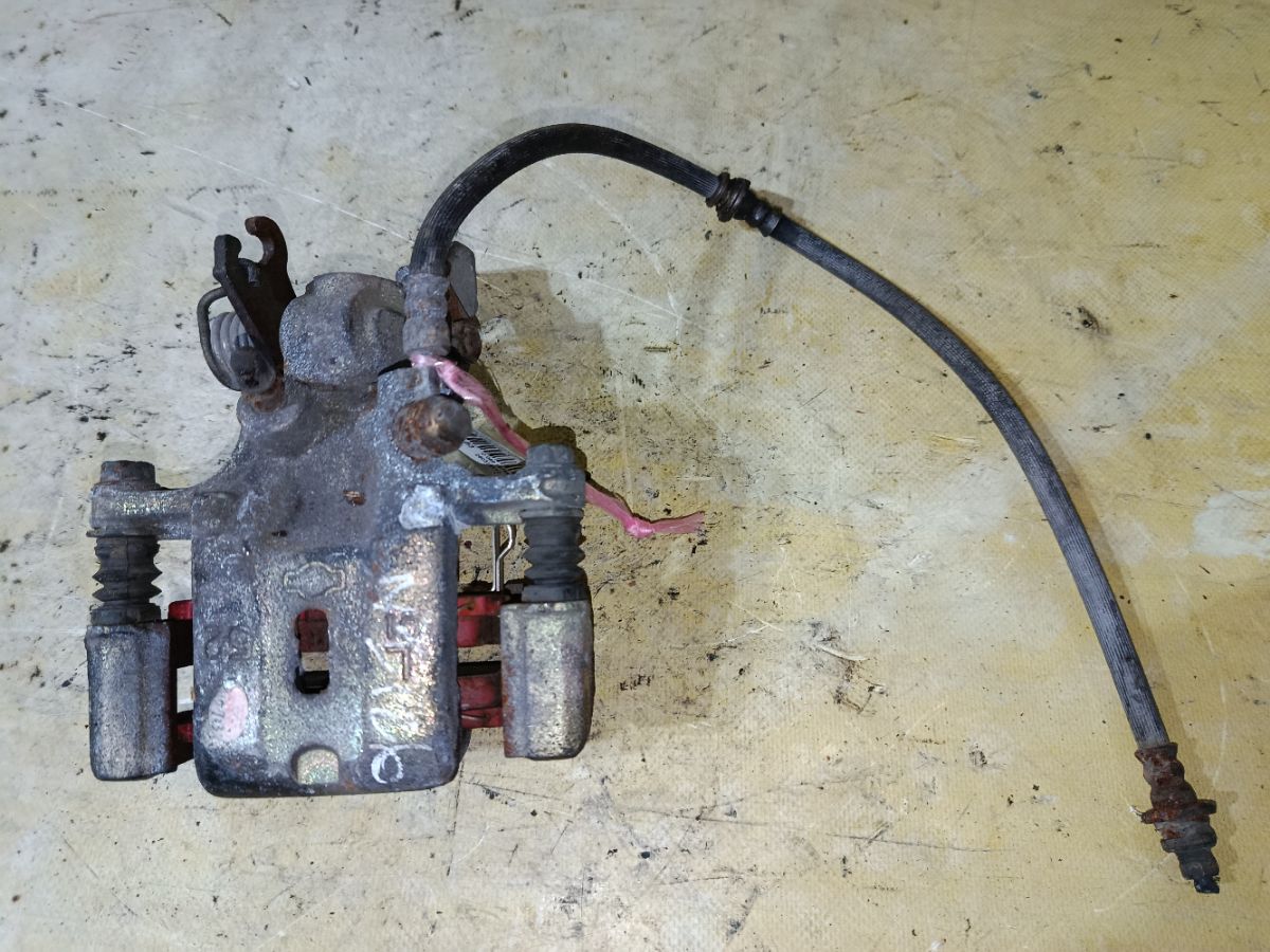 Суппорт на Nissan Cefiro A33 VQ20DE Фото 1