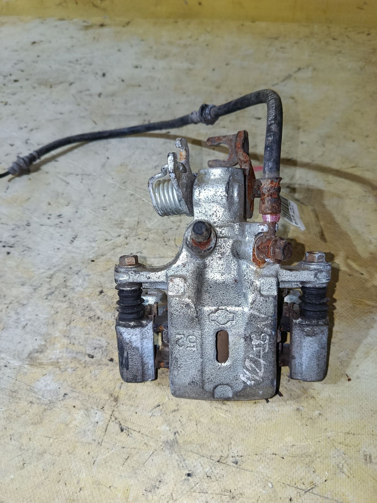 Суппорт на Nissan Cefiro A33 VQ20DE Фото 1